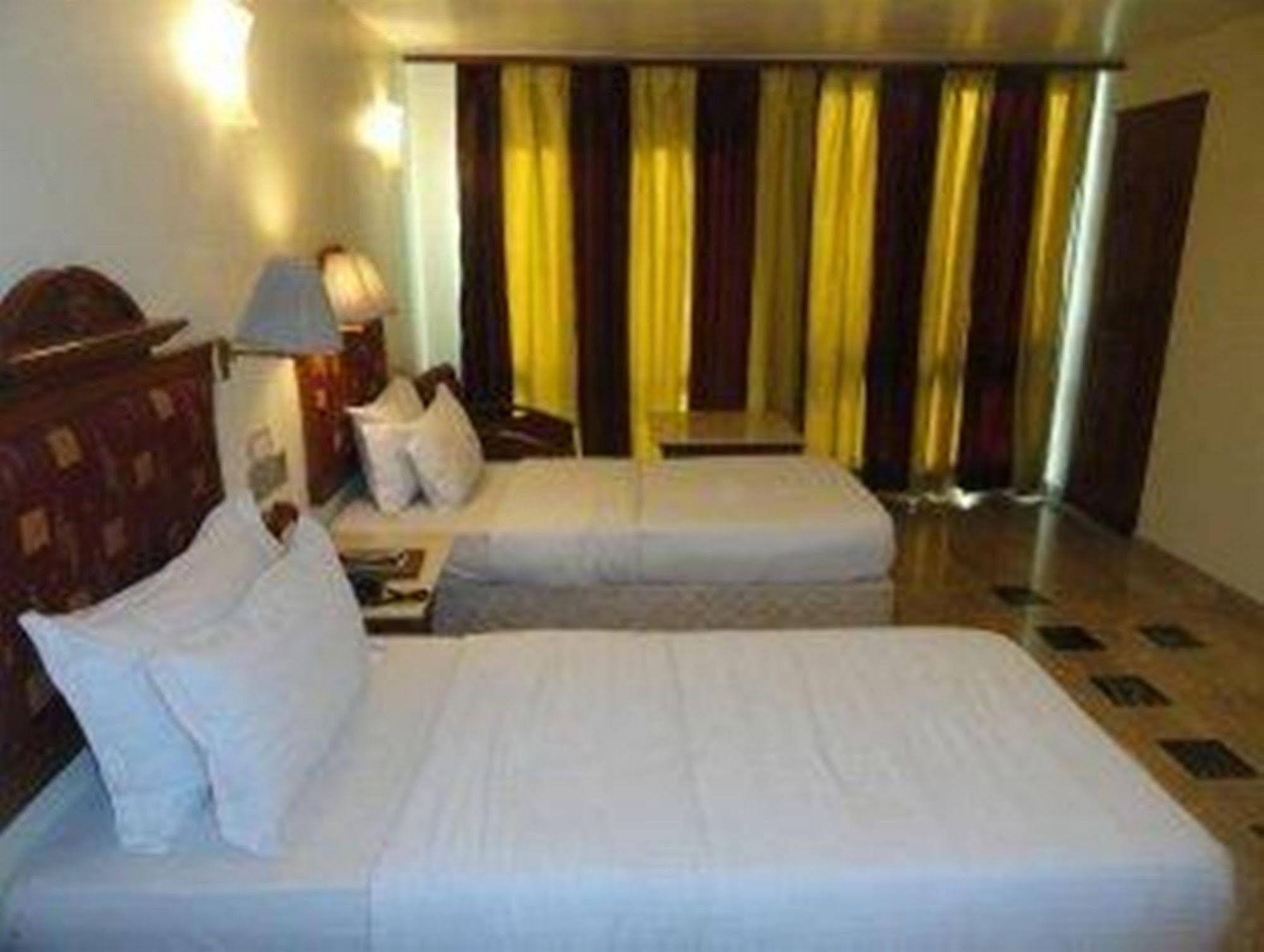 Hotel Airport International Мумбаї Номер фото
